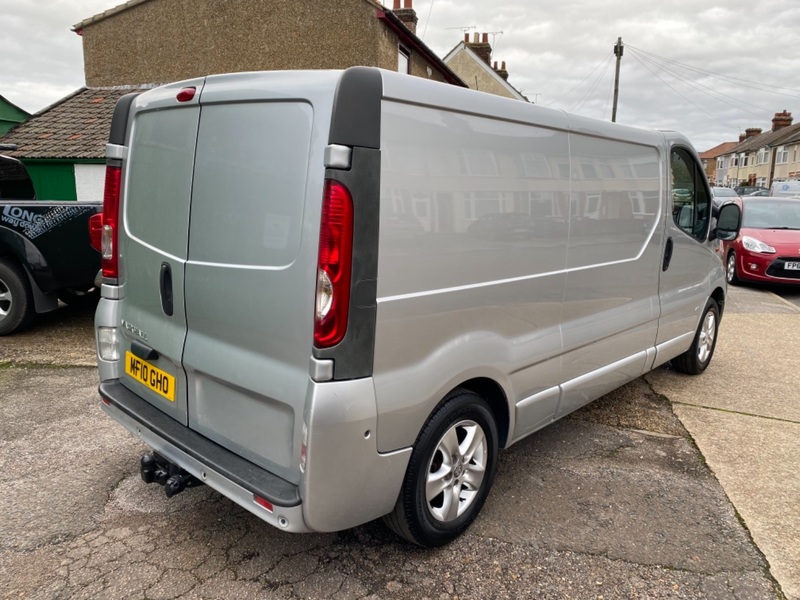 VAUXHALL VIVARO