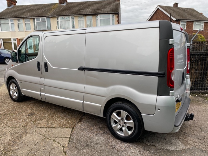 VAUXHALL VIVARO