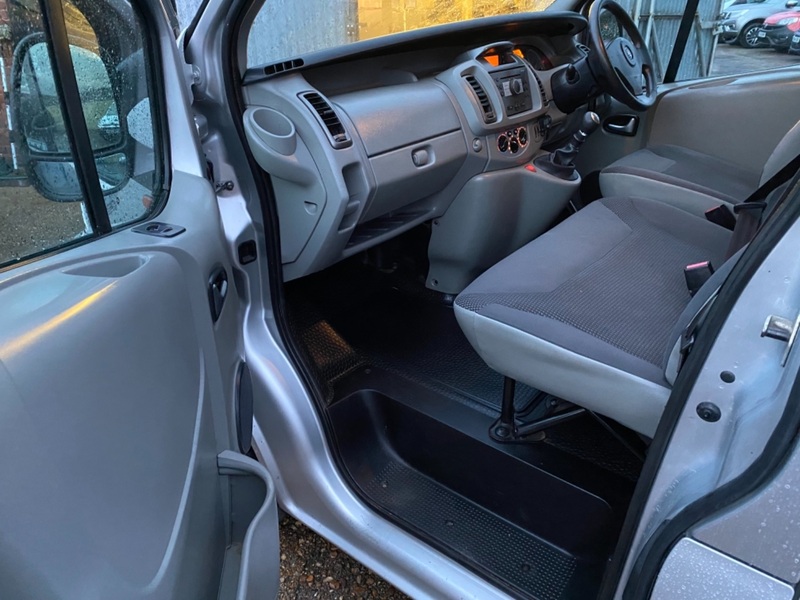 VAUXHALL VIVARO