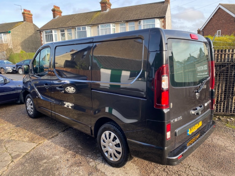 VAUXHALL VIVARO