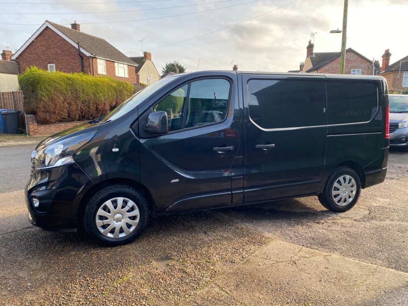 VAUXHALL VIVARO