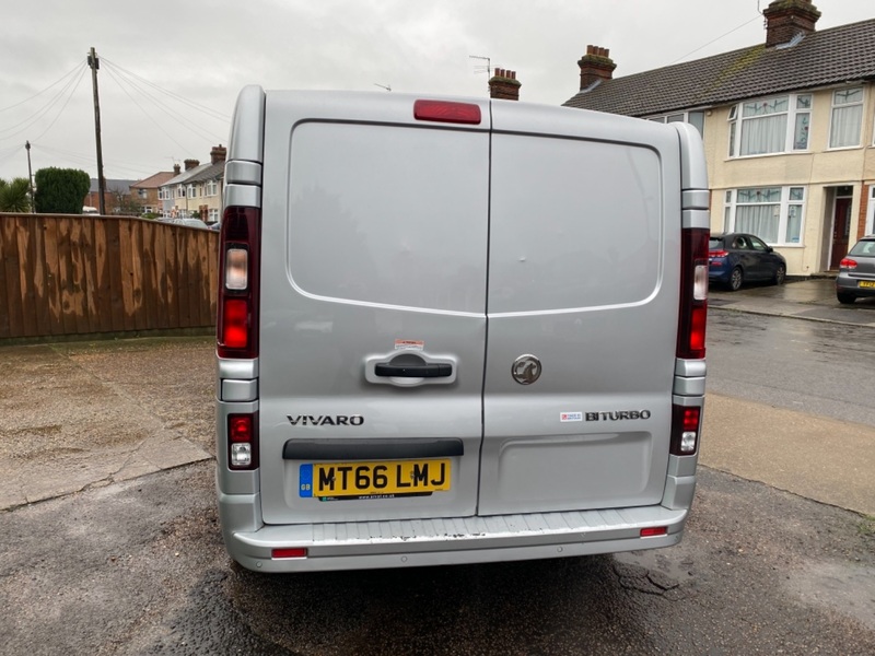 VAUXHALL VIVARO