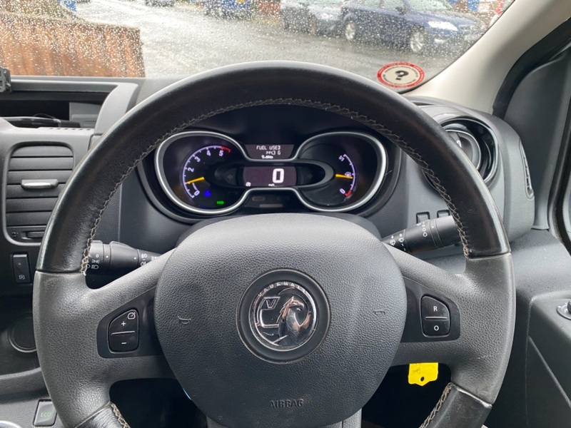 VAUXHALL VIVARO