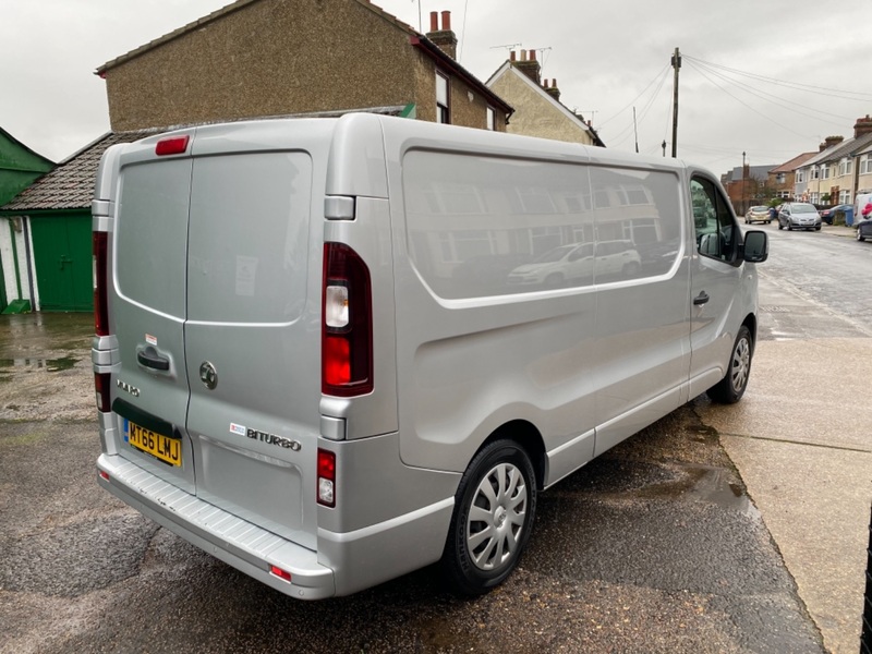 VAUXHALL VIVARO