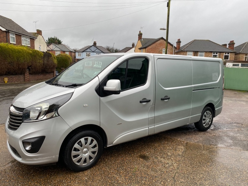 VAUXHALL VIVARO