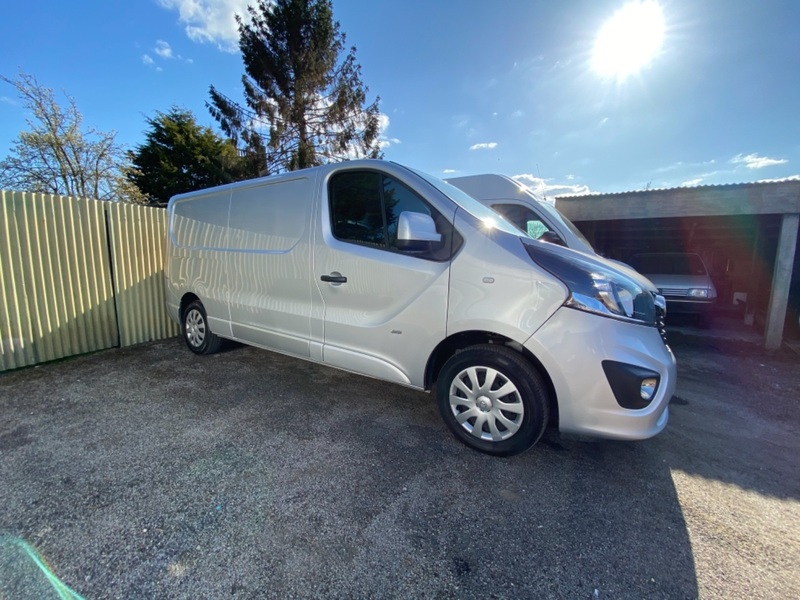 VAUXHALL VIVARO