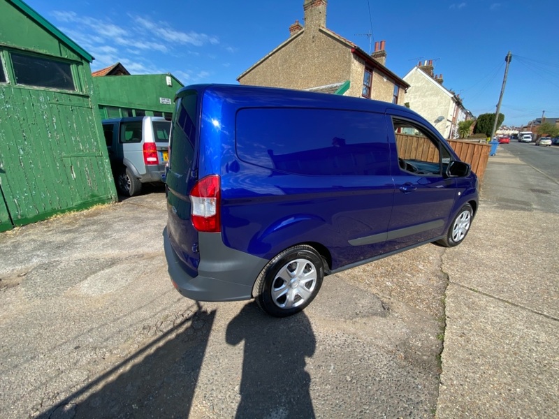 FORD TRANSIT COURIER