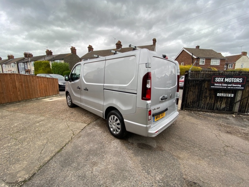 VAUXHALL VIVARO