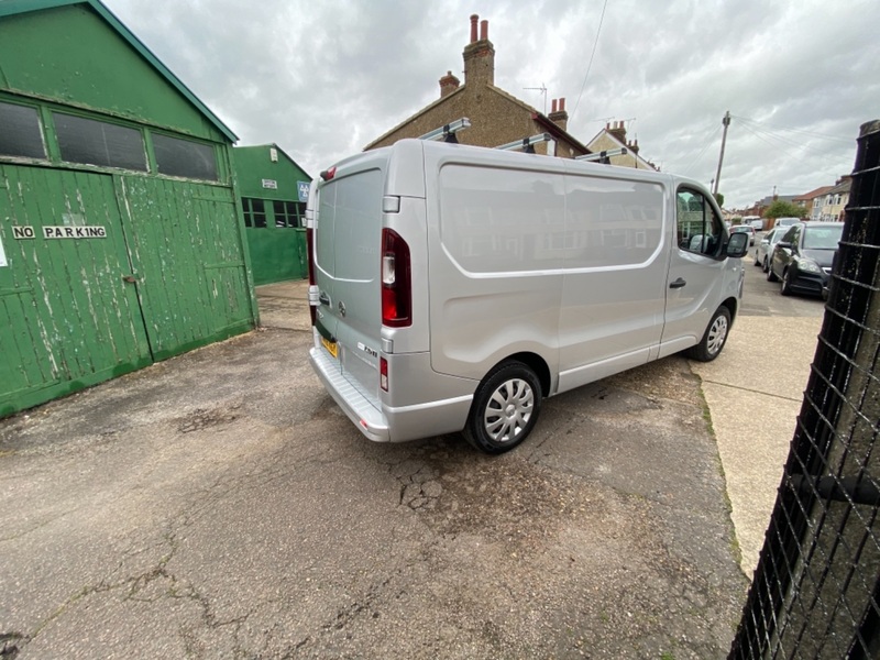 VAUXHALL VIVARO