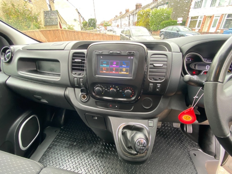 VAUXHALL VIVARO