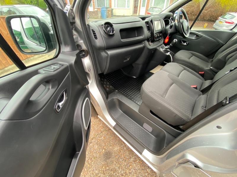 VAUXHALL VIVARO