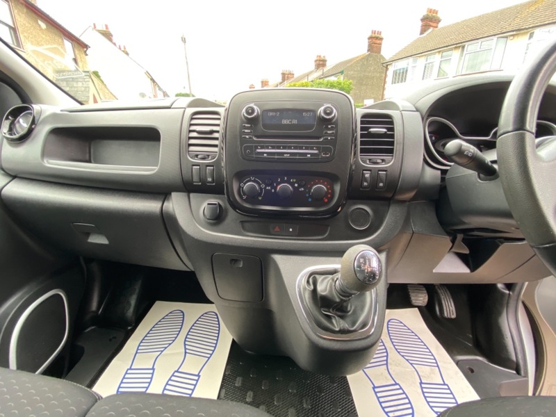 VAUXHALL VIVARO