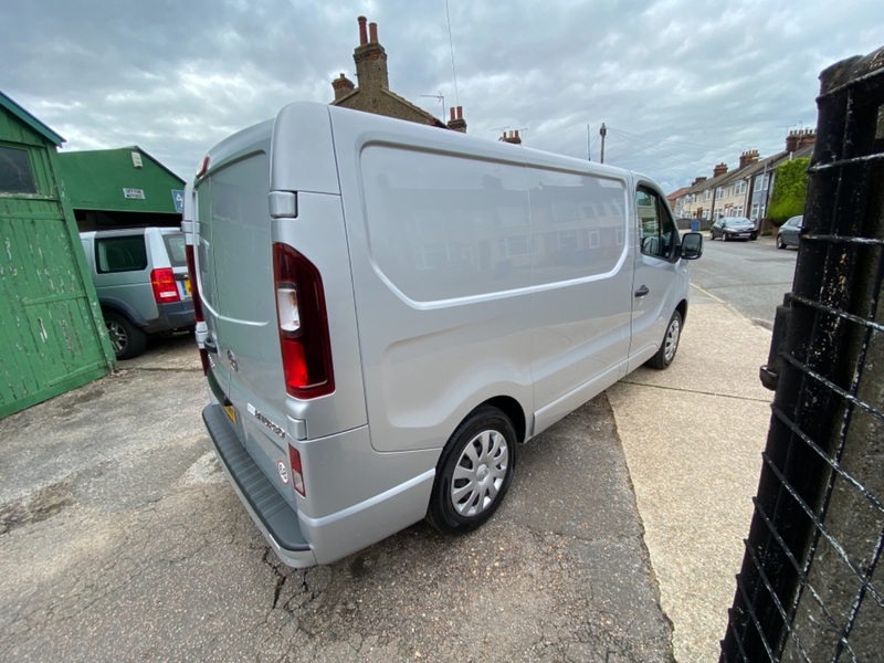 VAUXHALL VIVARO