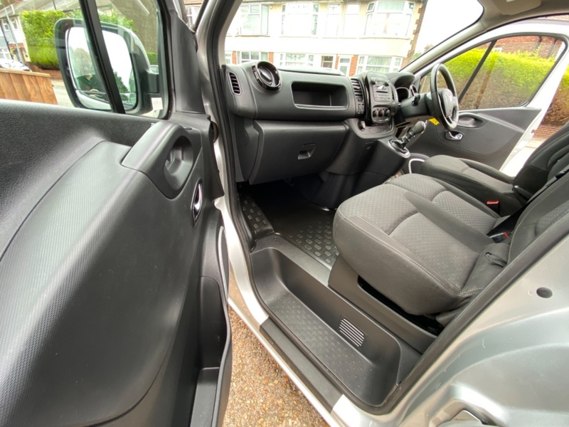 VAUXHALL VIVARO