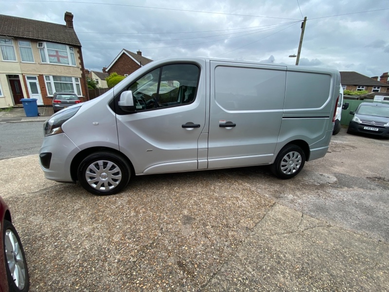 VAUXHALL VIVARO