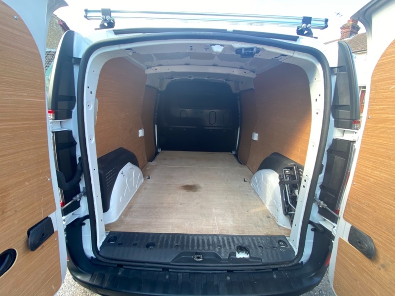 NISSAN NV250