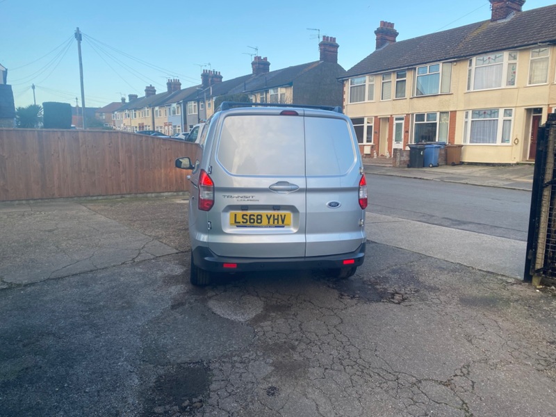 FORD TRANSIT COURIER