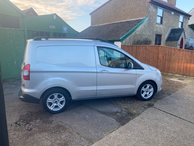 FORD TRANSIT COURIER