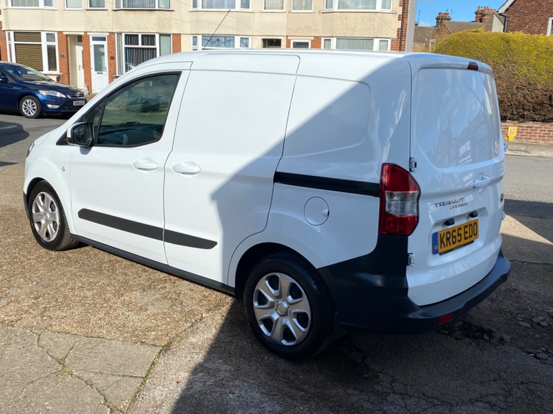 FORD TRANSIT COURIER