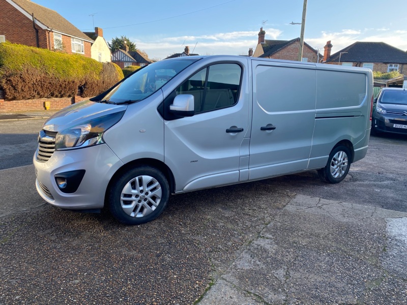 VAUXHALL VIVARO