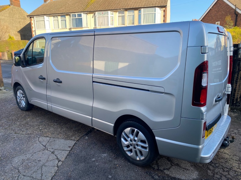 VAUXHALL VIVARO