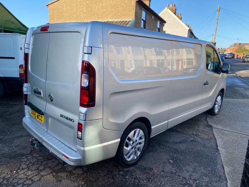 VAUXHALL VIVARO